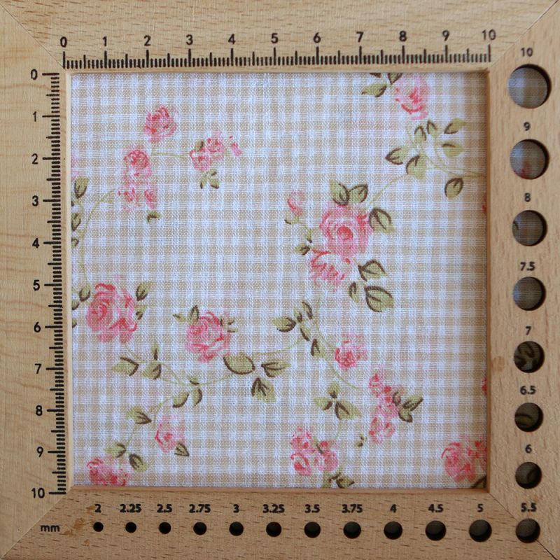 Soline - Seersucker / Coton gaufré vichy mini 2mm beige à motif fleuri