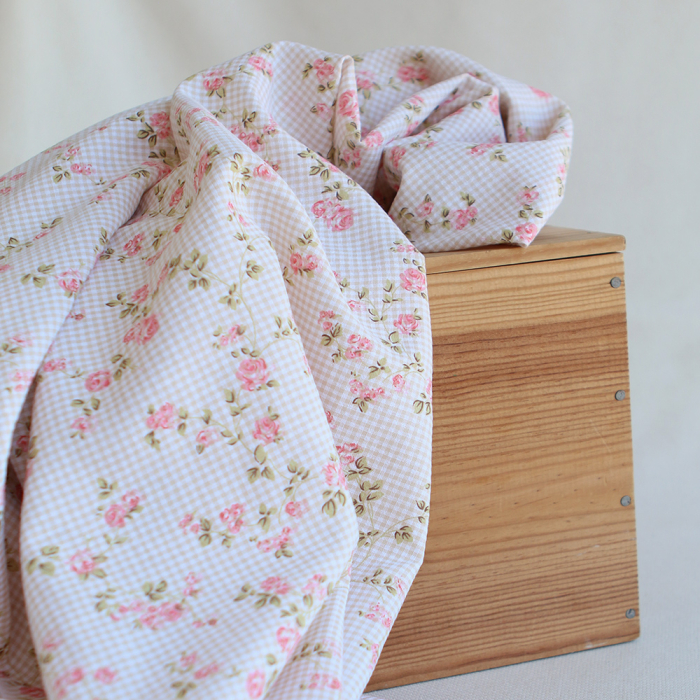 Soline - Seersucker / Coton gaufré vichy mini 2mm beige à motif fleuri