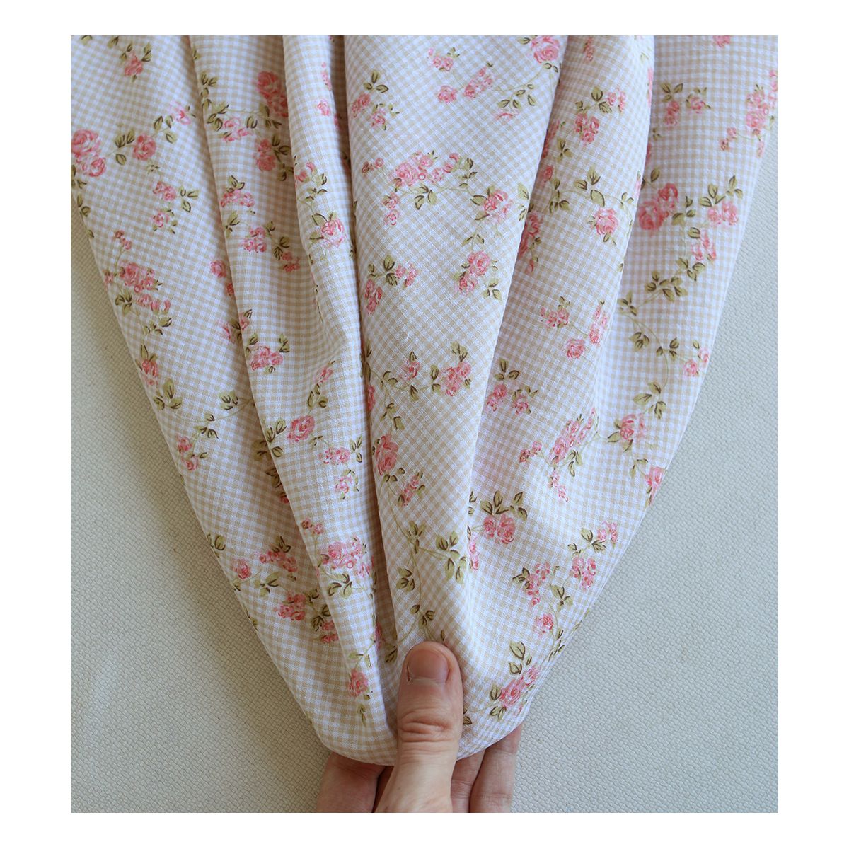 Soline - Seersucker / Coton gaufré vichy mini 2mm beige à motif fleuri