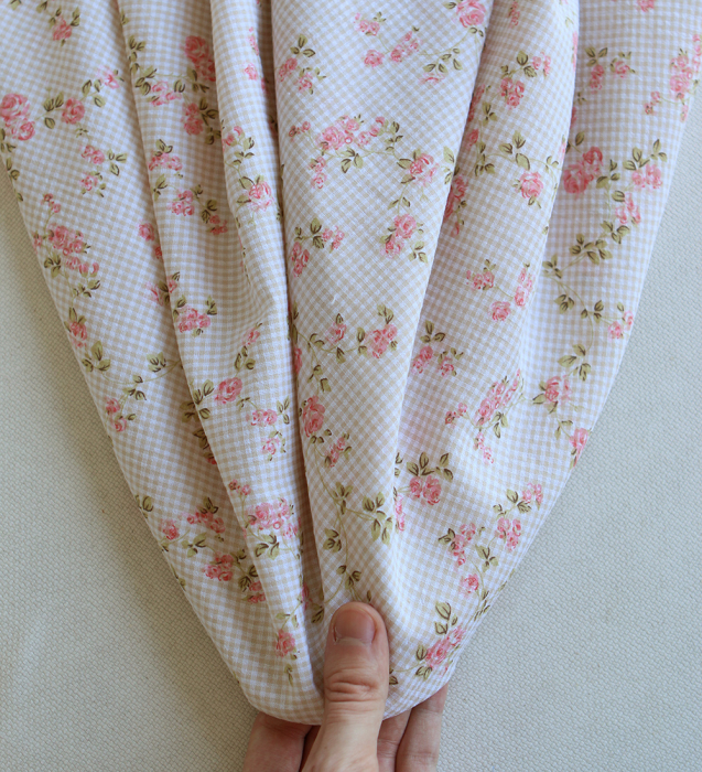 Soline - Seersucker / Coton gaufré vichy mini 2mm beige à motif fleuri