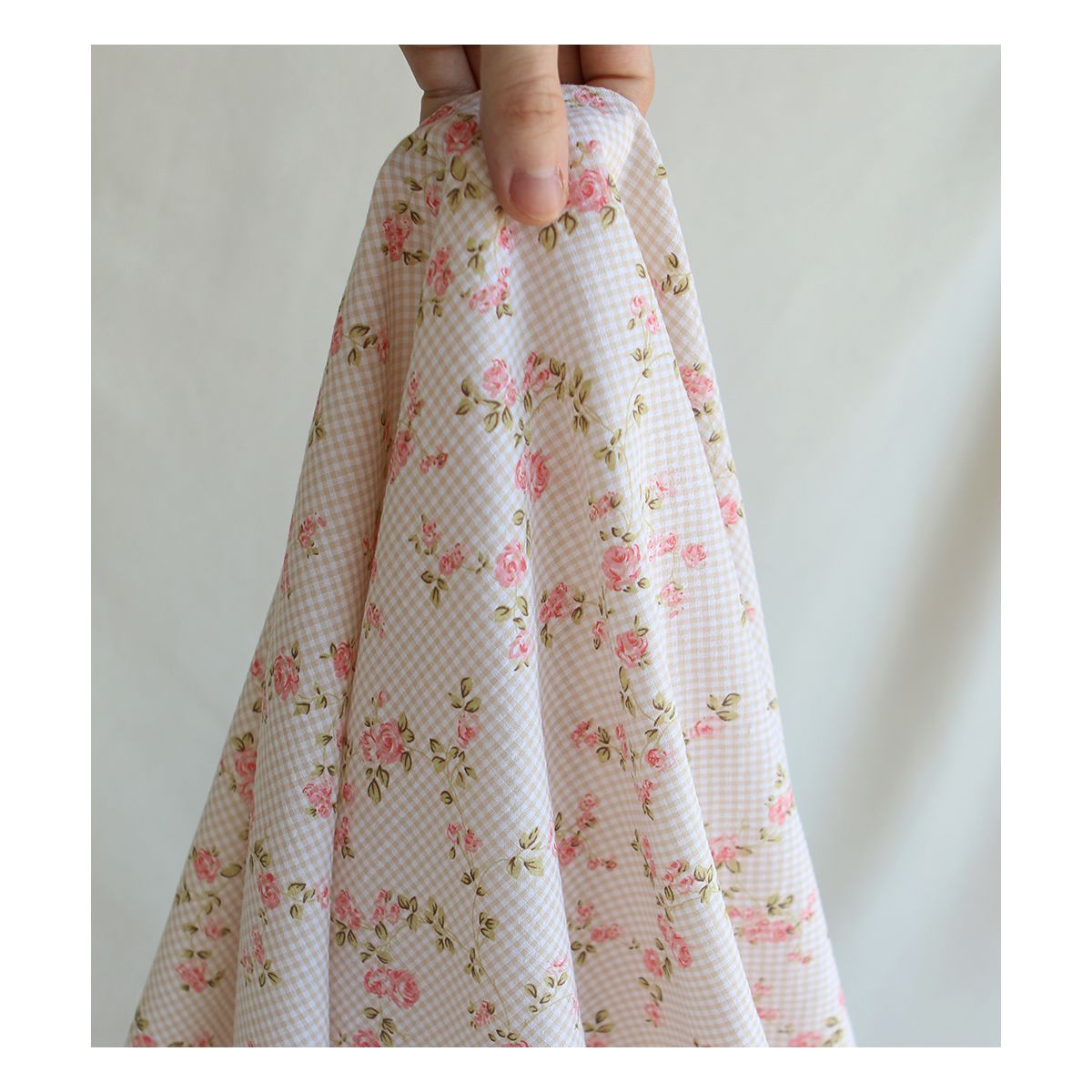 Soline - Seersucker / Coton gaufré vichy mini 2mm beige à motif fleuri