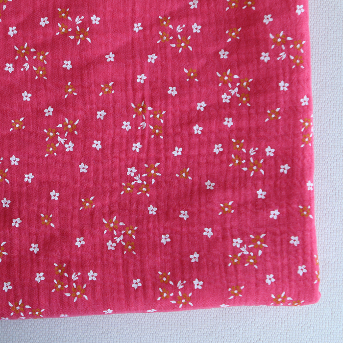 Lena - Double gaze de coton motif fleuri fond framboise