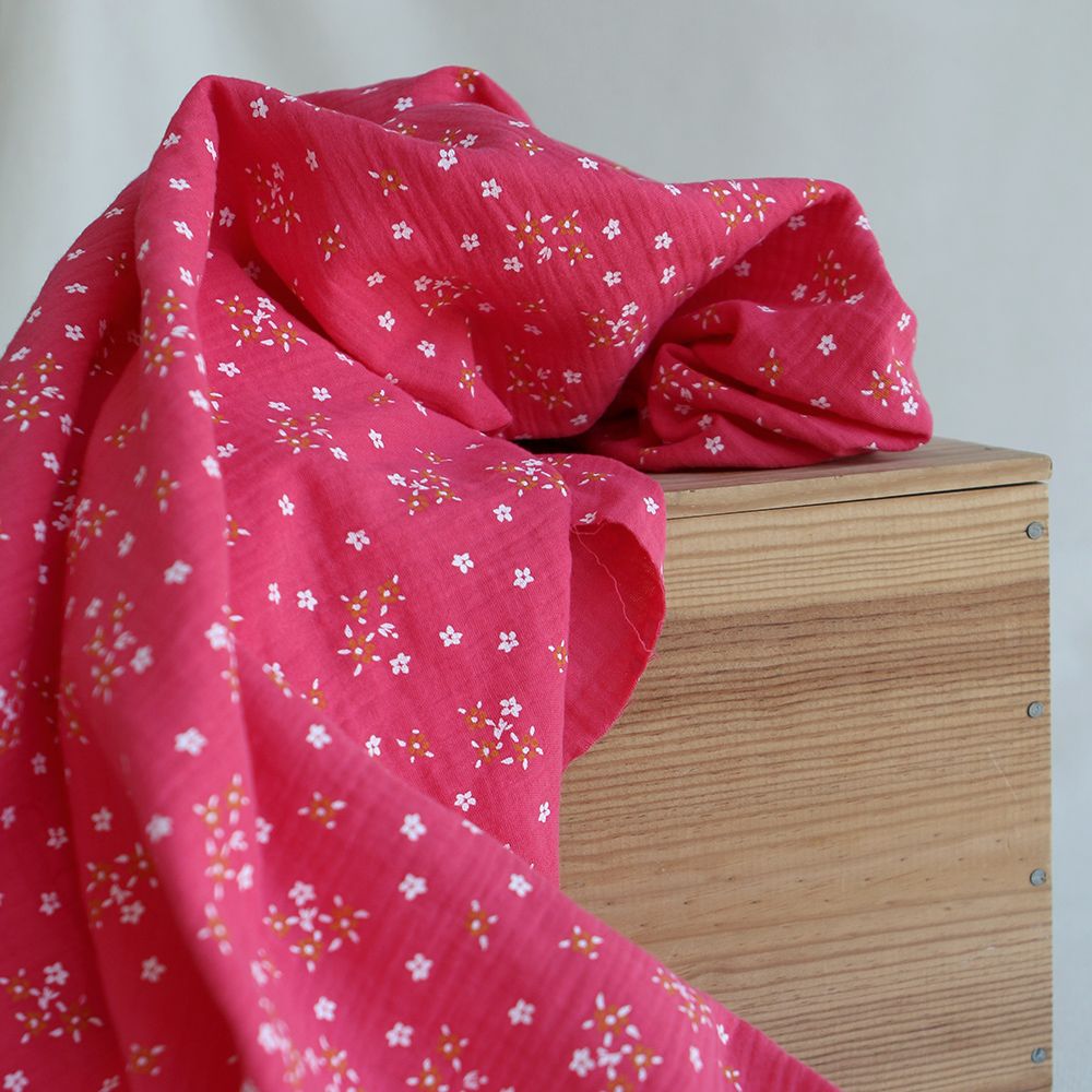 Lena - Double gaze de coton motif fleuri fond framboise