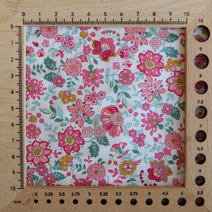 Maria - Batiste de coton SILKYNE à imprimé fleuri rose framboise