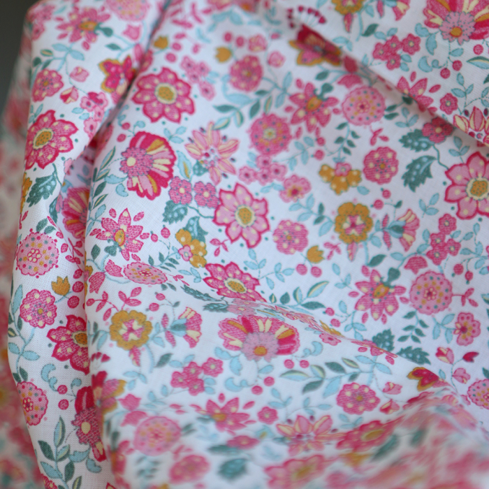 Maria - Batiste de coton SILKYNE à imprimé fleuri rose framboise