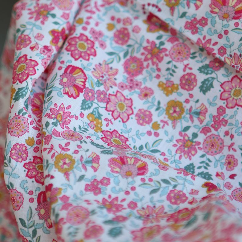 Maria - Batiste de coton SILKYNE à imprimé fleuri rose framboise