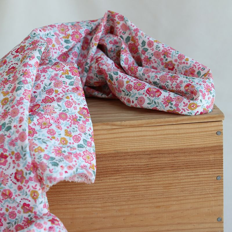 Maria - Batiste de coton SILKYNE à imprimé fleuri rose framboise