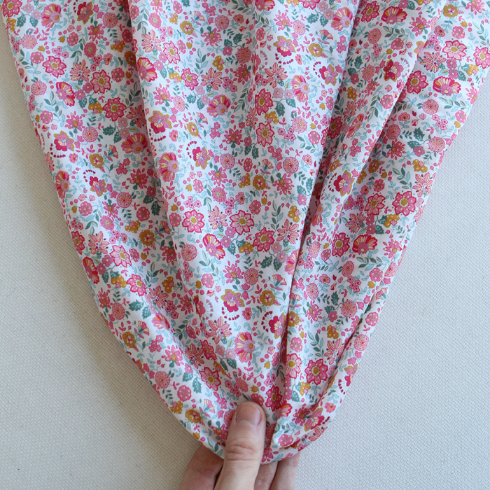 Maria - Batiste de coton SILKYNE à imprimé fleuri rose framboise