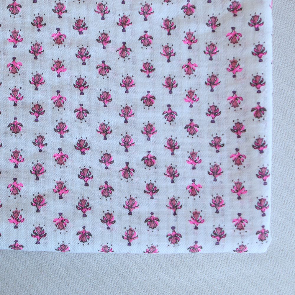 Seersucker / Coton gaufré doux fond blanc cassé petite indienne rose fluo