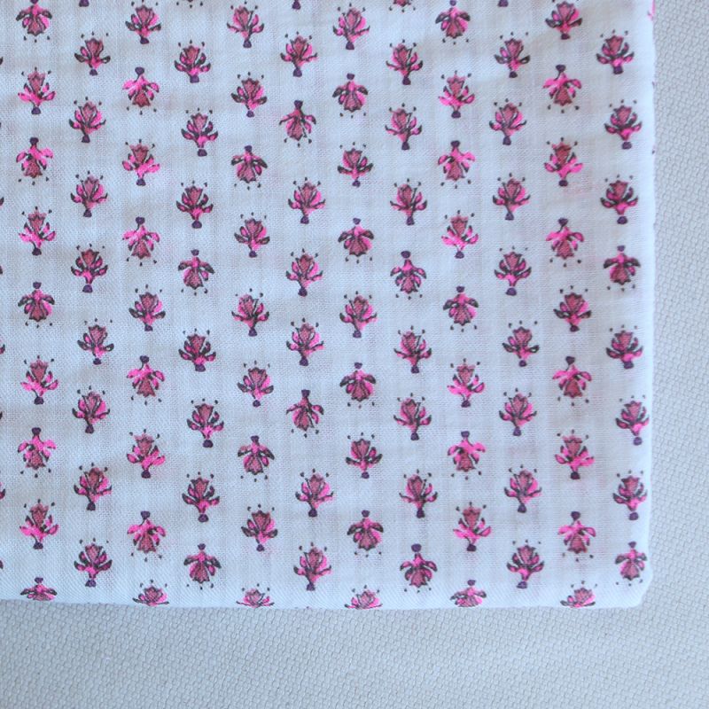 Seersucker / Coton gaufré doux fond blanc cassé petite indienne rose fluo