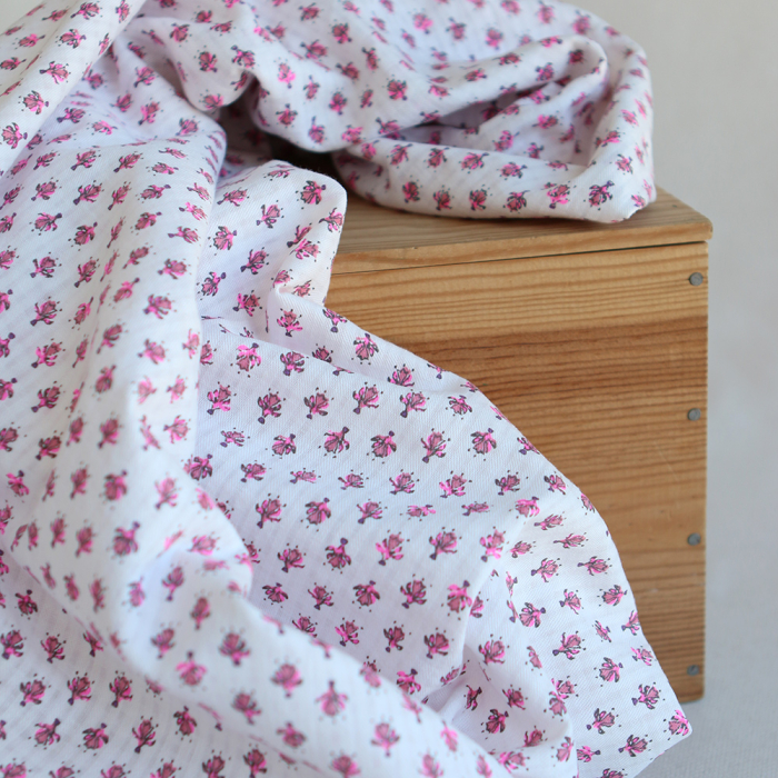 Seersucker / Coton gaufré doux fond blanc cassé petite indienne rose fluo