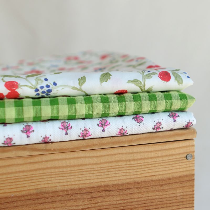 Seersucker / Coton gaufré doux fond blanc cassé petite indienne rose fluo