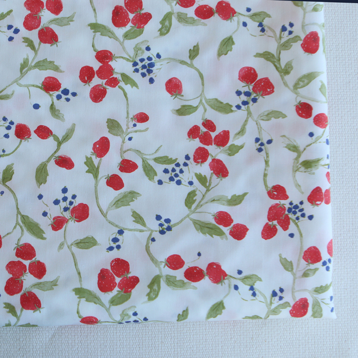 Mara - Popeline de coton imprimé fraises des bois