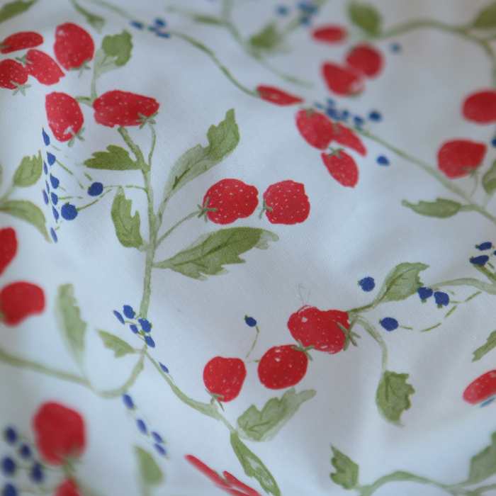 Mara - Popeline de coton imprimé fraises des bois