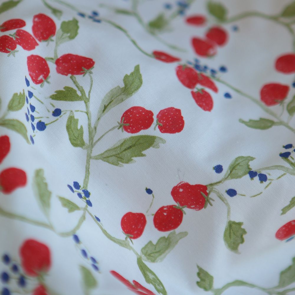 Mara - Popeline de coton imprimé fraises des bois