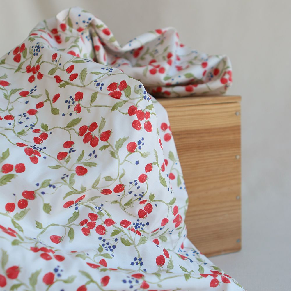 Mara - Popeline de coton imprimé fraises des bois