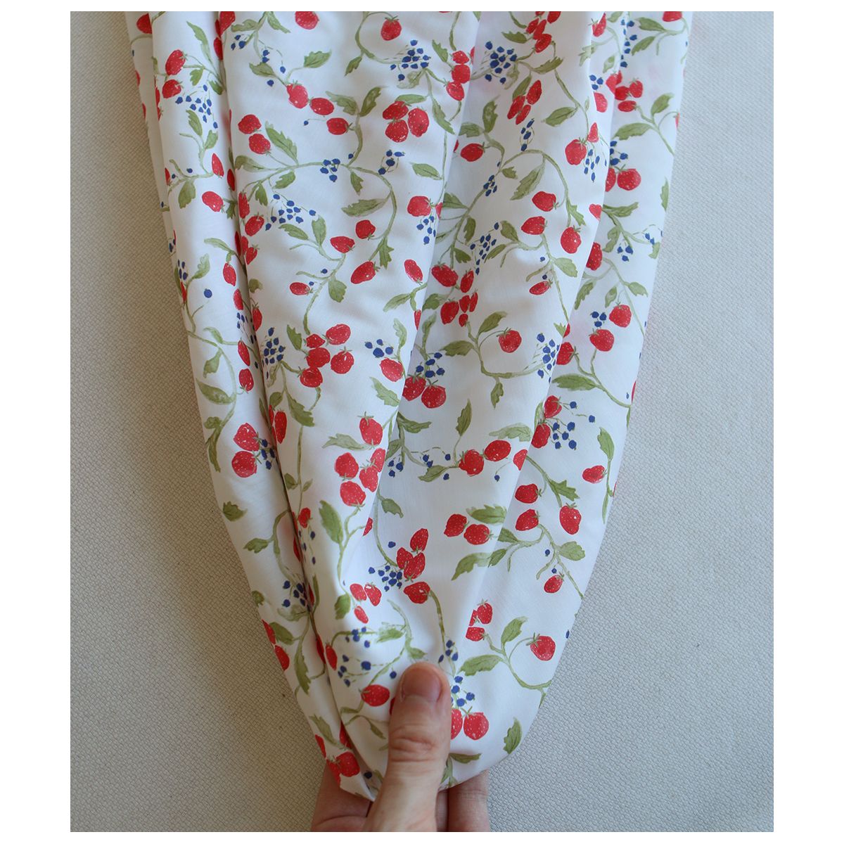 Mara - Popeline de coton imprimé fraises des bois
