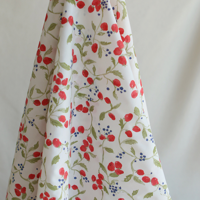 Mara - Popeline de coton imprimé fraises des bois