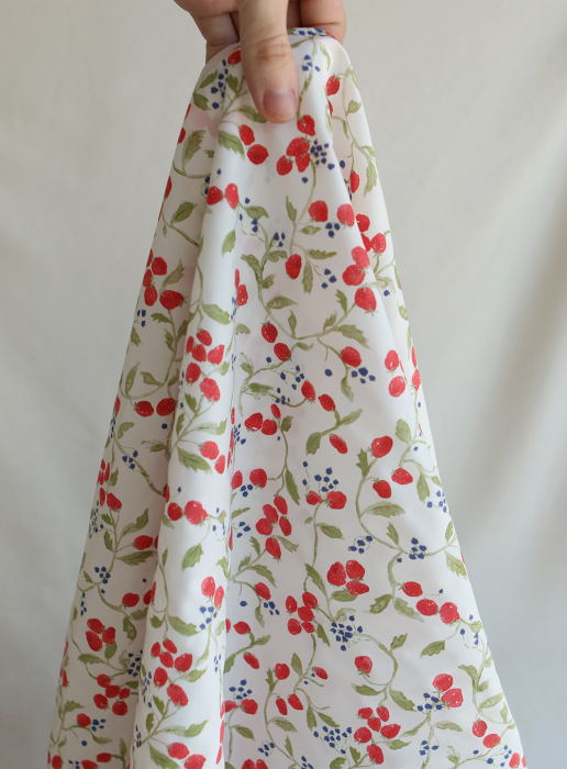 Mara - Popeline de coton imprimé fraises des bois