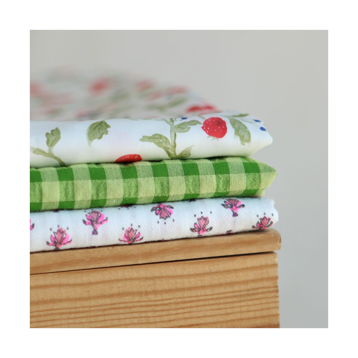 Mara - Popeline de coton imprimé fraises des bois