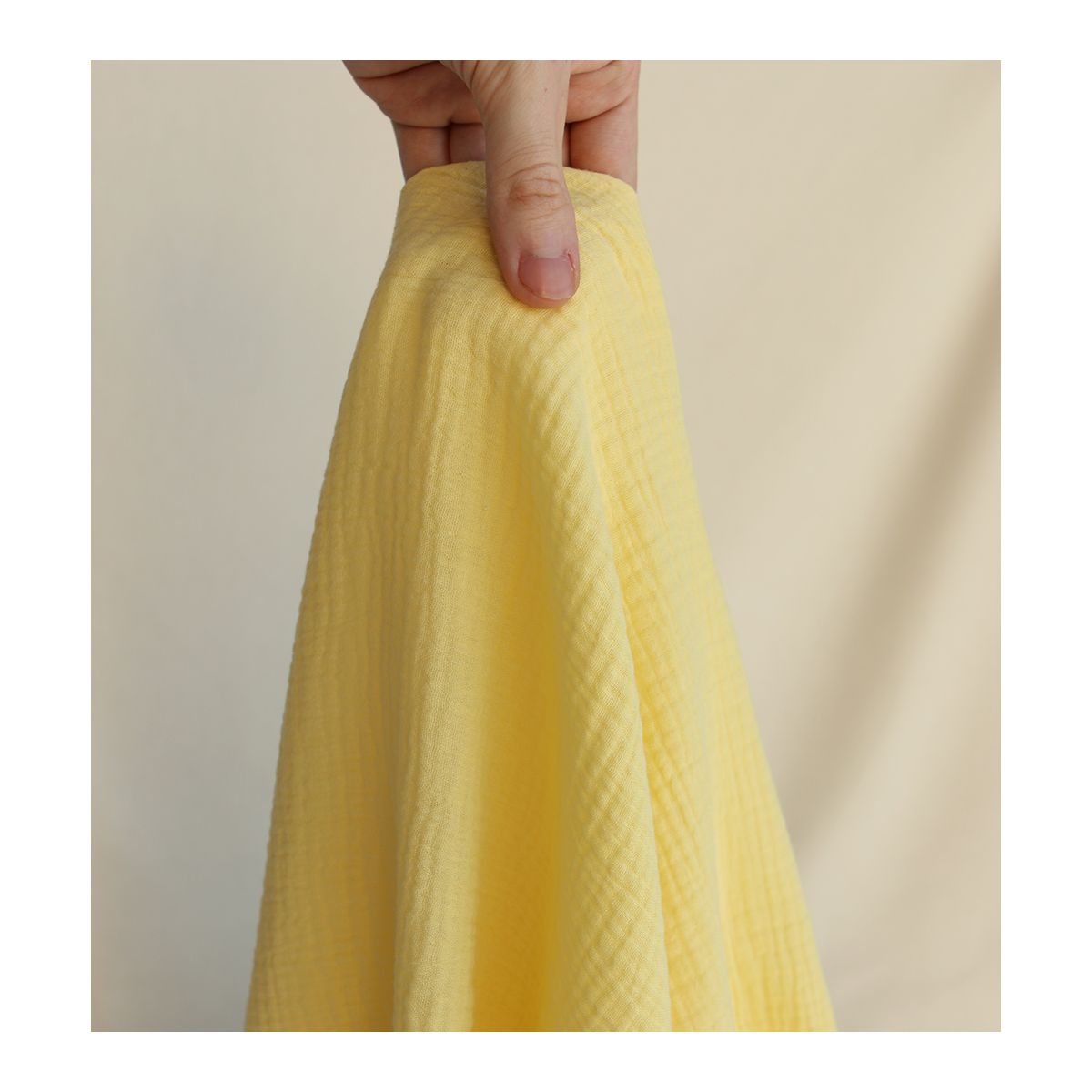 Double gaze de coton unie jaune lemon tendre Double gaze de coton unie jaune lemon tendre