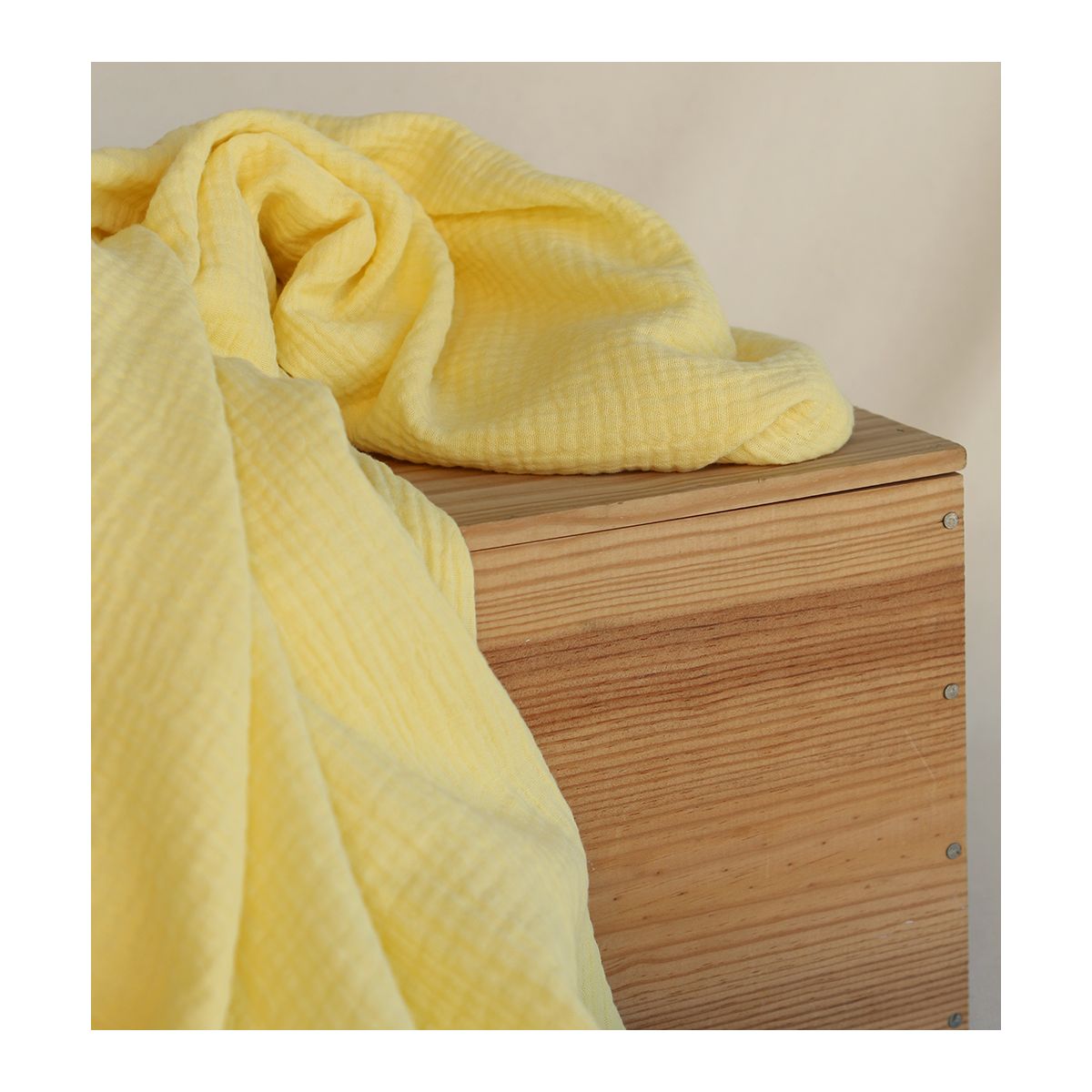 Double gaze de coton unie jaune lemon tendre Double gaze de coton unie jaune lemon tendre