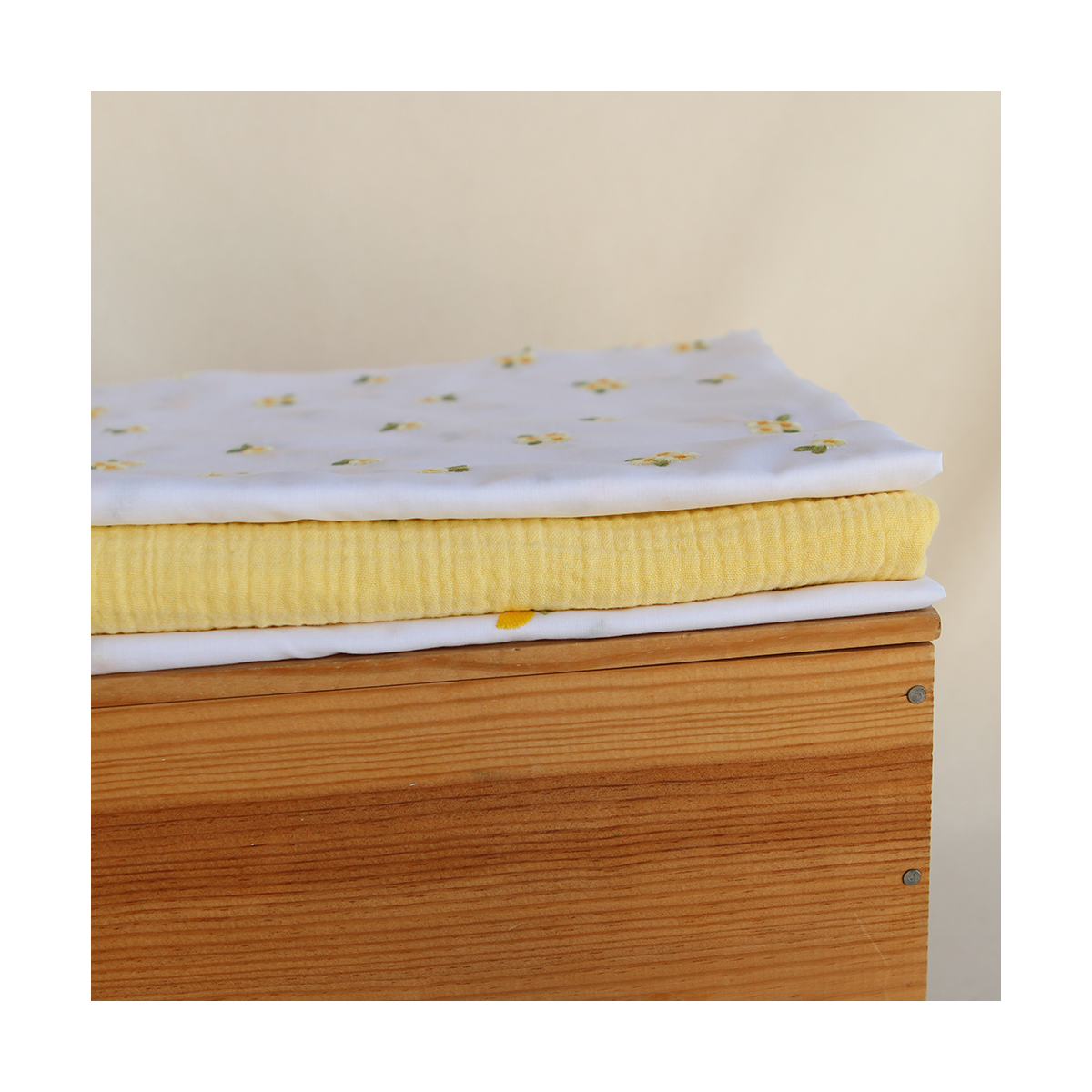 Double gaze de coton unie jaune lemon tendre Double gaze de coton unie jaune lemon tendre
