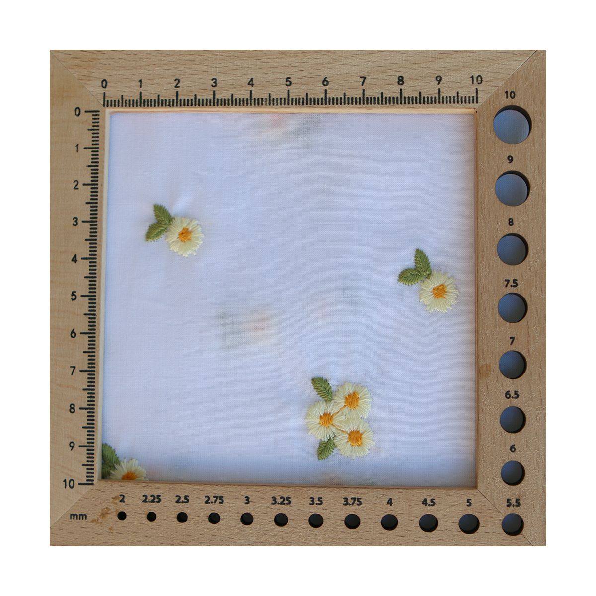 Floralie - Voile de coton blanc broderies petites fleurs jaunes Floralie - Voile de coton blanc broderies petites fleurs jaunes