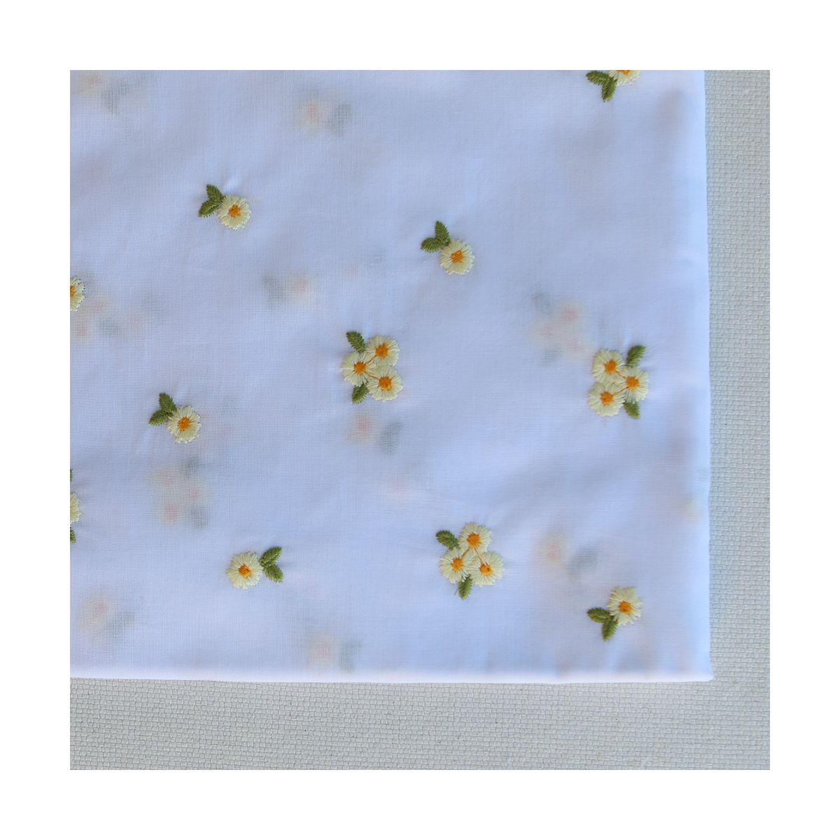 Floralie - Voile de coton blanc broderies petites fleurs jaunes Floralie - Voile de coton blanc broderies petites fleurs jaunes