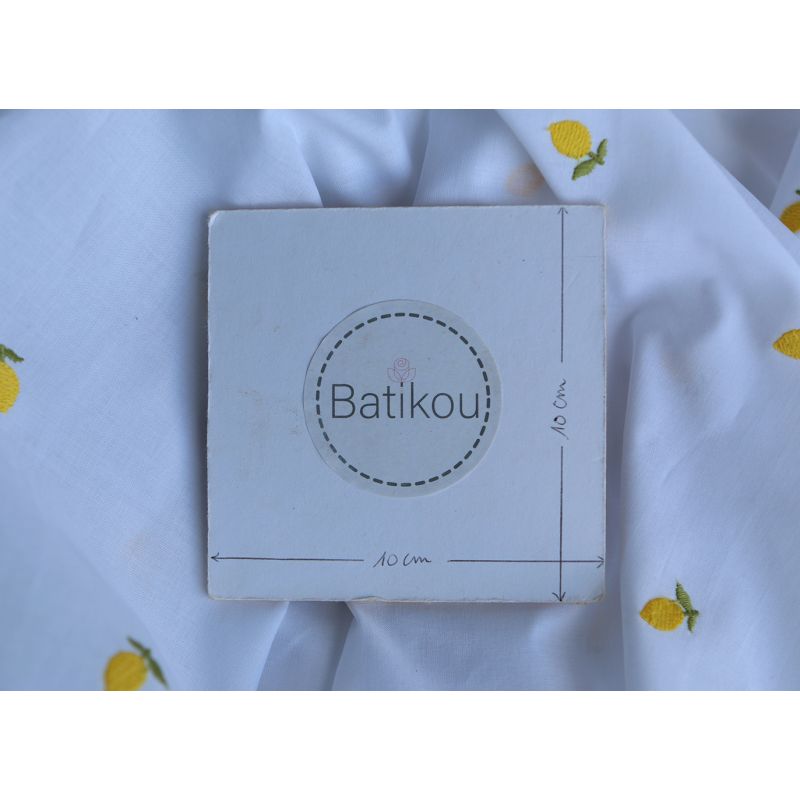 Basile - Voile de coton blanc broderies petits citrons