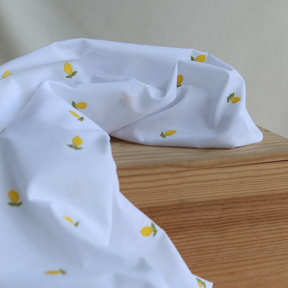Basile - Voile de coton blanc broderies petits citrons