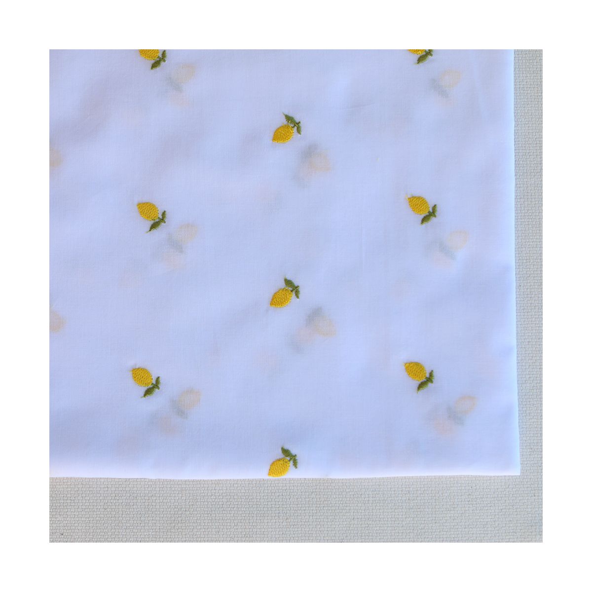 Basile - Voile de coton blanc broderies petits citrons Basile - Voile de coton blanc broderies petits citrons