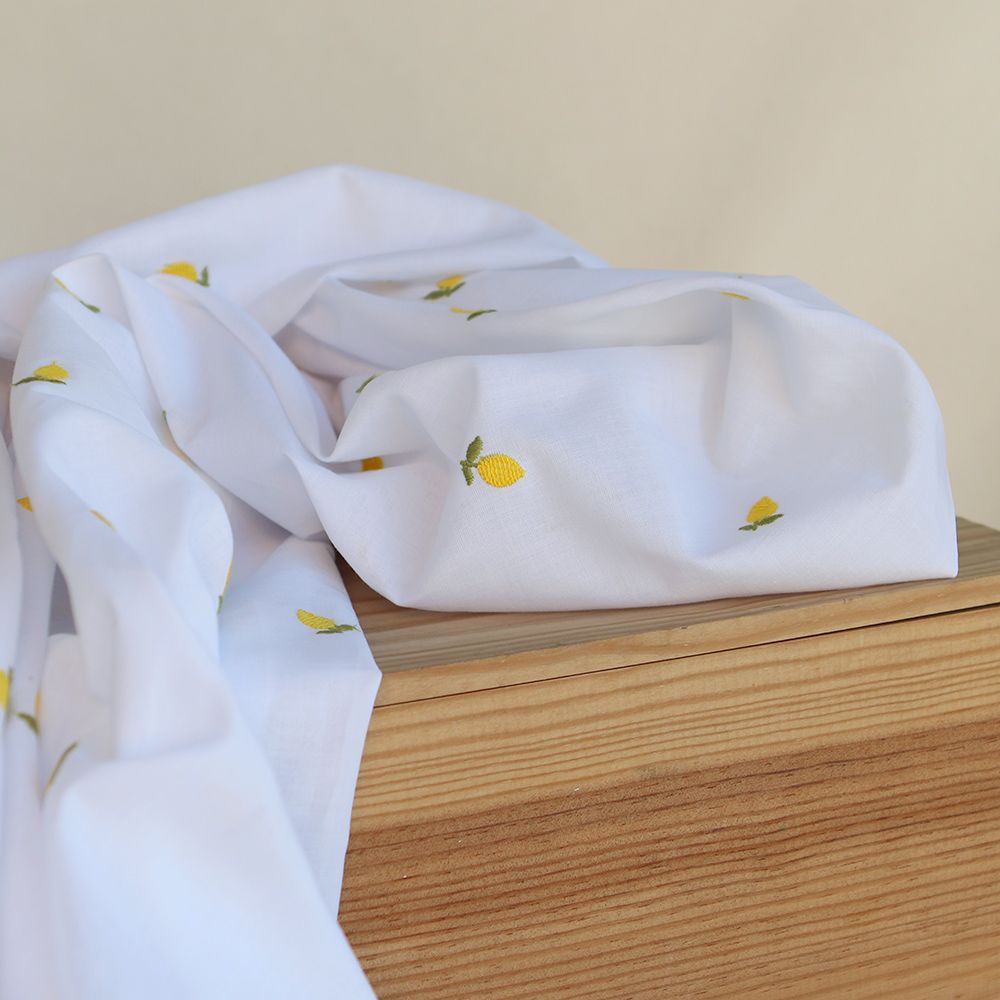 Basile - Voile de coton blanc broderies petits citrons