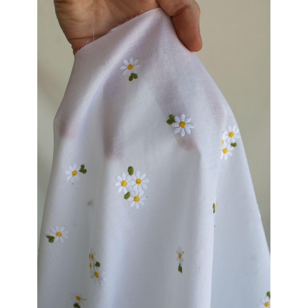 Daphné - Voile de coton blanc broderies marguerites