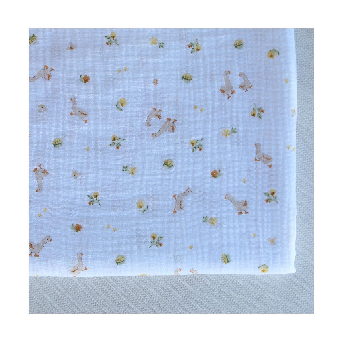 Octave - Double gaze de coton BIO blanc motif petites oies Octave - Double gaze de coton BIO blanc motif petites oies