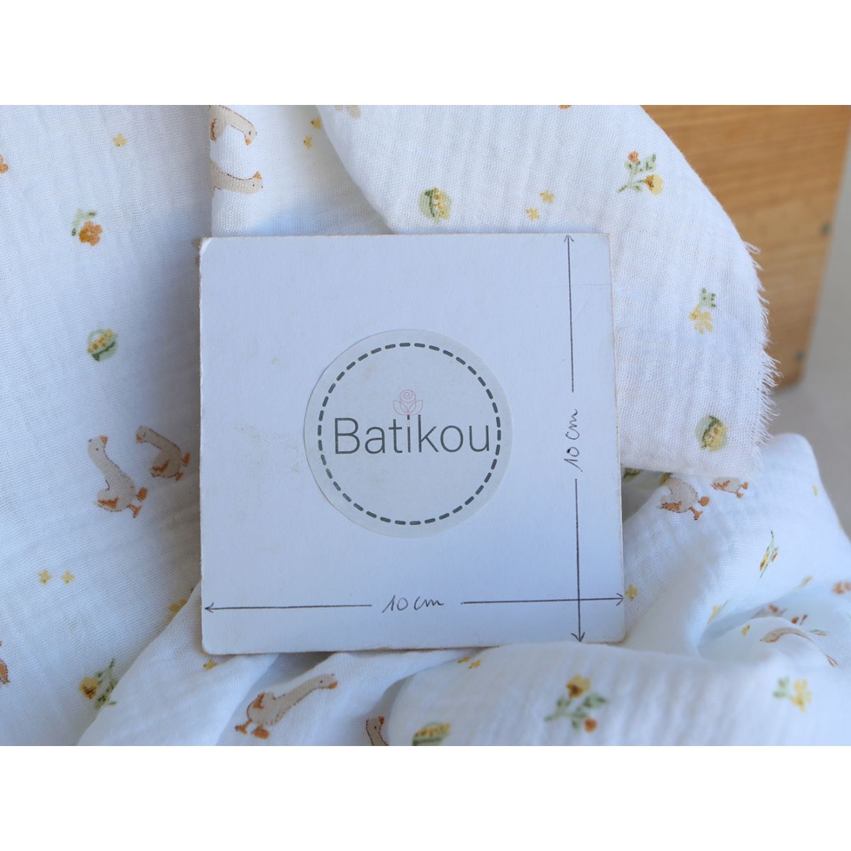 Octave - Double gaze de coton BIO blanc motif petites oies Octave - Double gaze de coton BIO blanc motif petites oies
