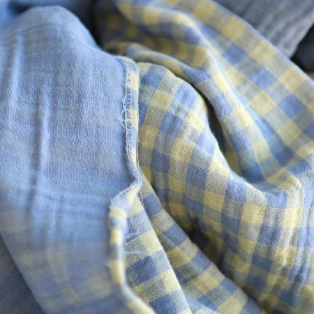 Double gaze de coton réversible vichy lemon et bleu baltique Double gaze de coton réversible vichy lemon et bleu baltique