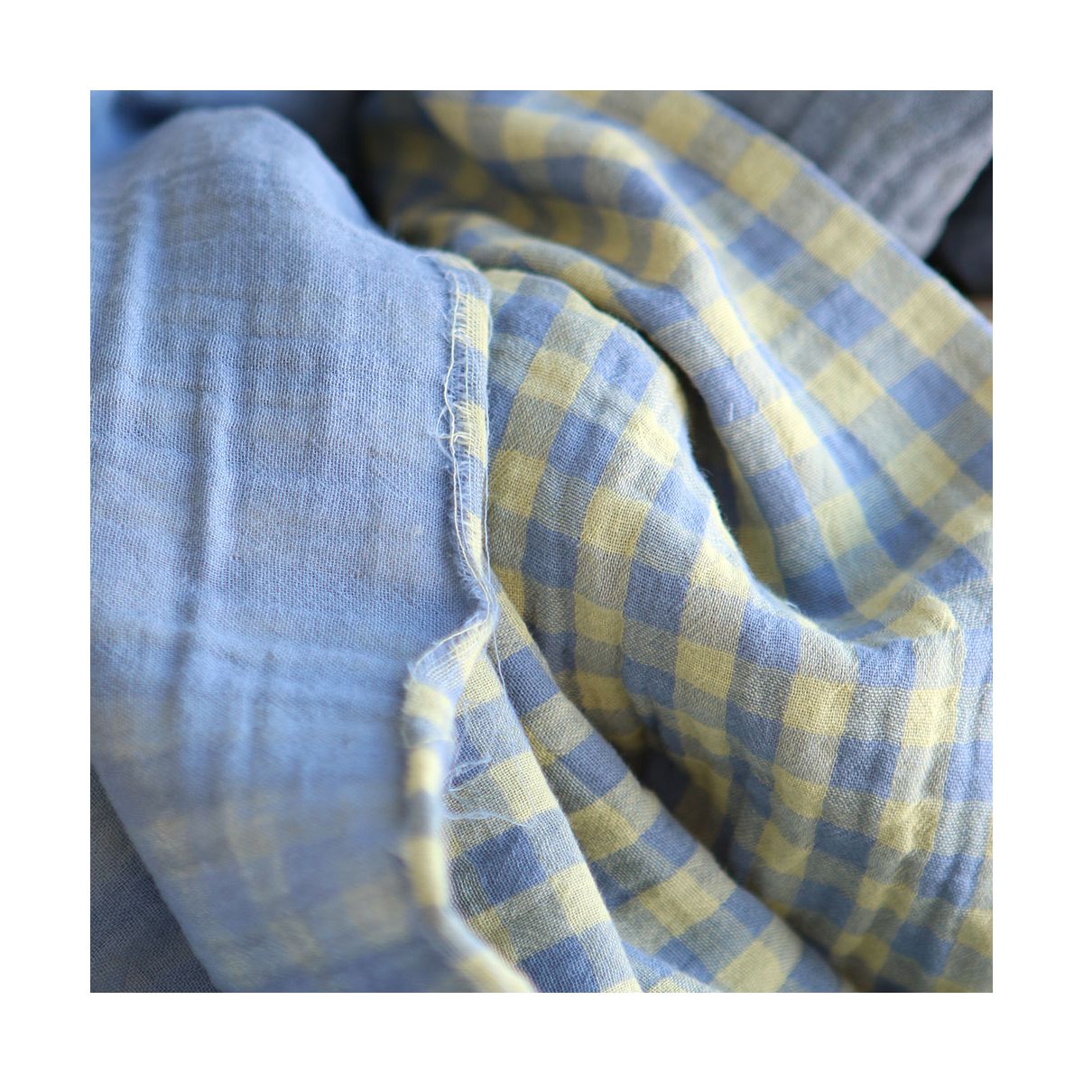 Double gaze de coton réversible vichy lemon et bleu baltique Double gaze de coton réversible vichy lemon et bleu baltique