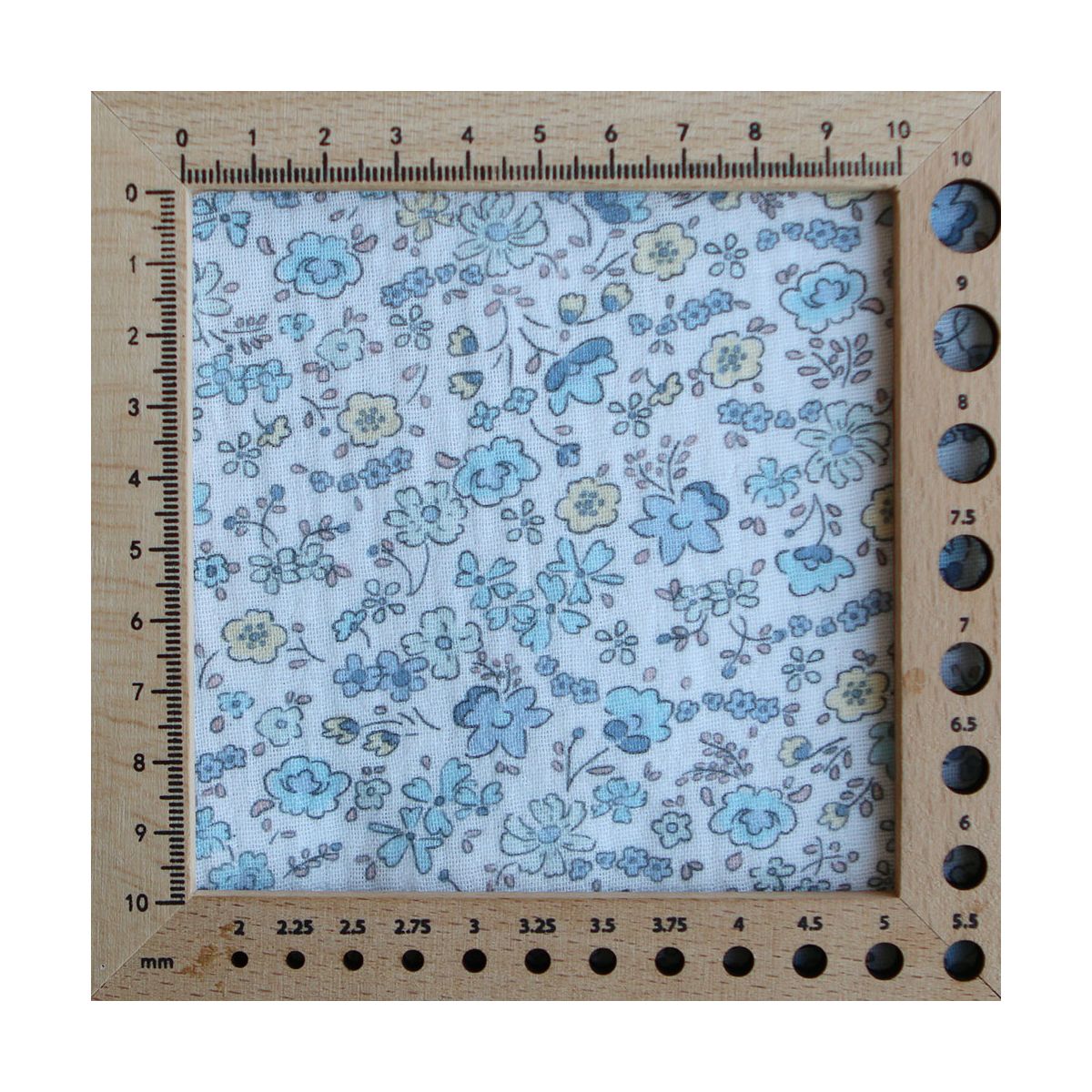 Albane - Double gaze de coton motif fleuri bleu ciel Albane - Double gaze de coton motif fleuri bleu ciel