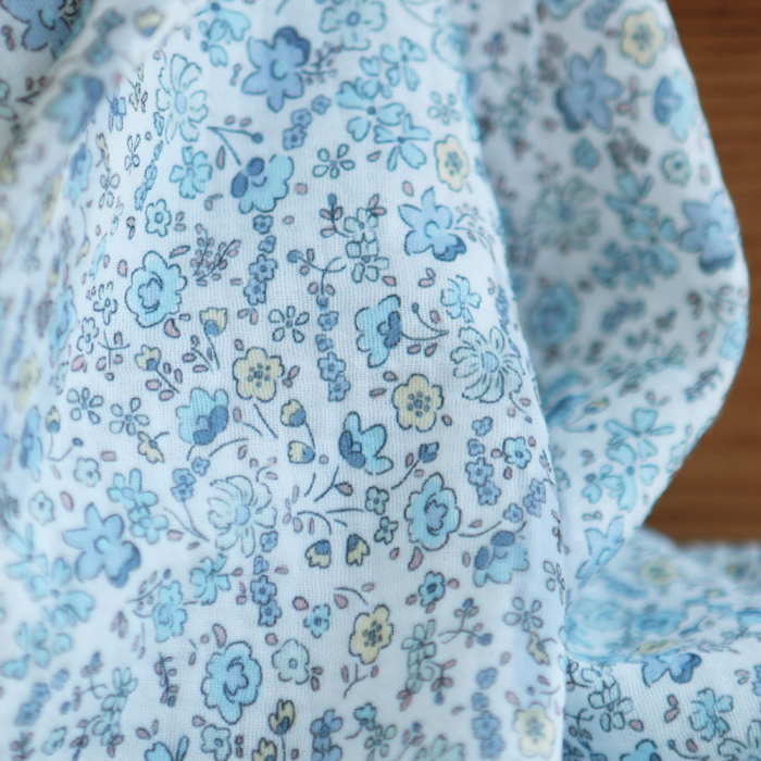 Albane - Double gaze de coton motif fleuri bleu ciel