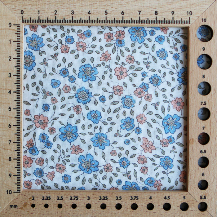 Lara - Batiste de coton SILKYNE à imprimé fleuri bleu