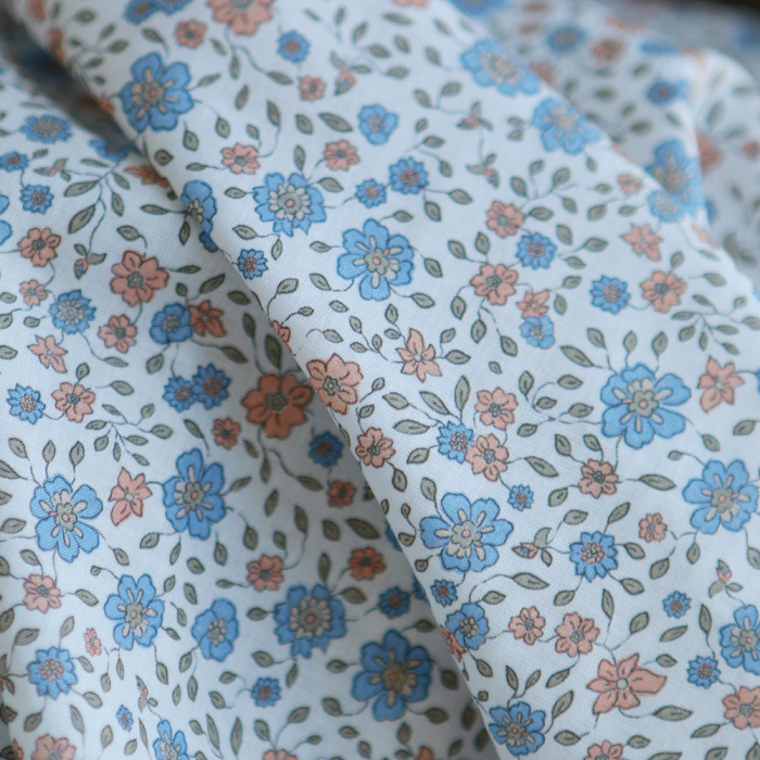 Lara - Batiste de coton SILKYNE à imprimé fleuri bleu