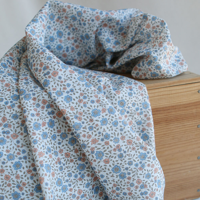 Lara - Batiste de coton SILKYNE à imprimé fleuri bleu