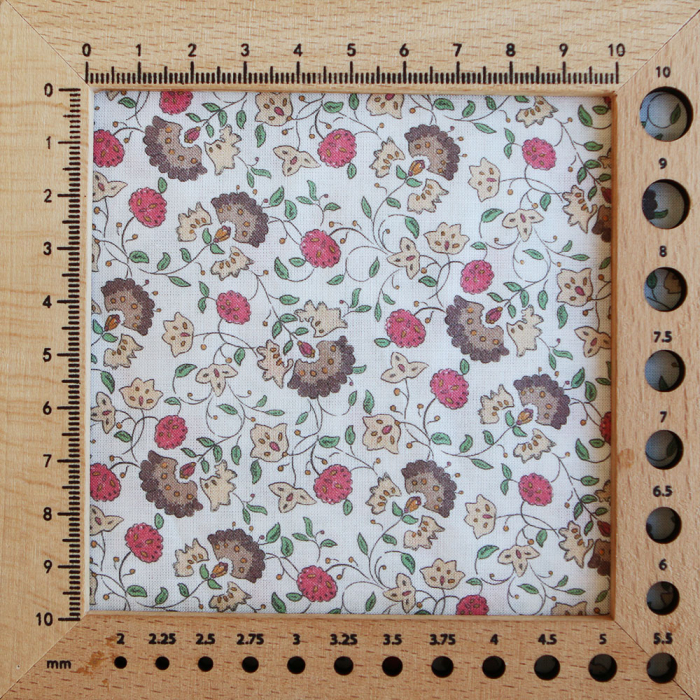 Valentine - Batiste de coton SILKYNE à imprimé fleuri marron framboise