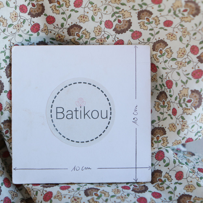 Valentine - Batiste de coton SILKYNE à imprimé fleuri marron framboise