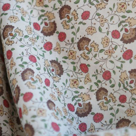 Valentine - Batiste de coton SILKYNE à imprimé fleuri marron framboise Valentine - Batiste de coton SILKYNE à imprimé fleuri marron framboise
