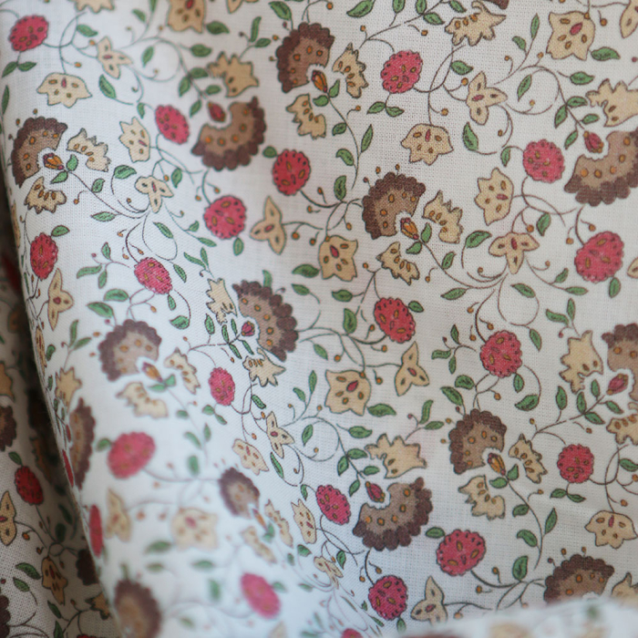 Valentine - Batiste de coton SILKYNE à imprimé fleuri marron framboise