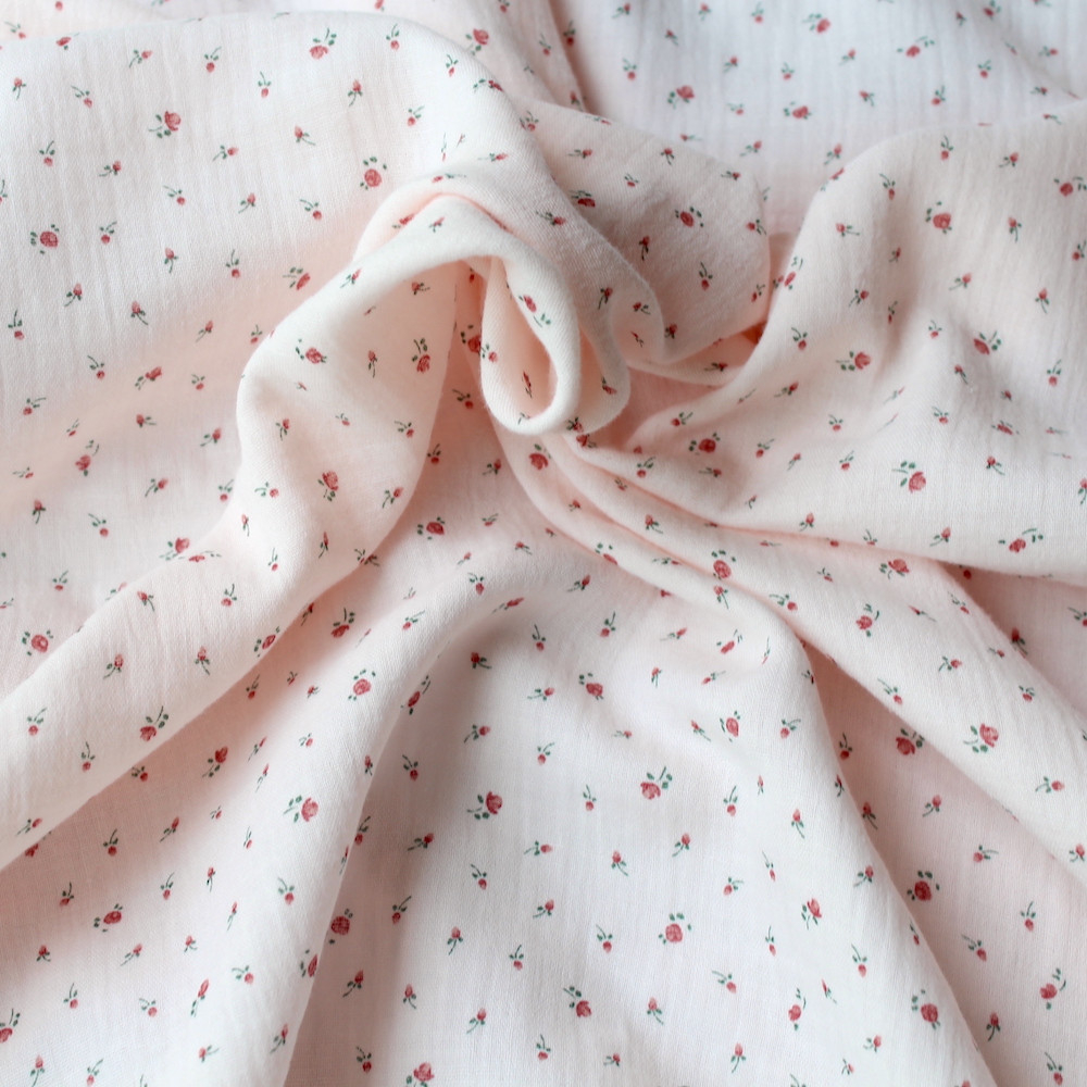 Double gaze de coton rose poudré à motifs petites fleurs
