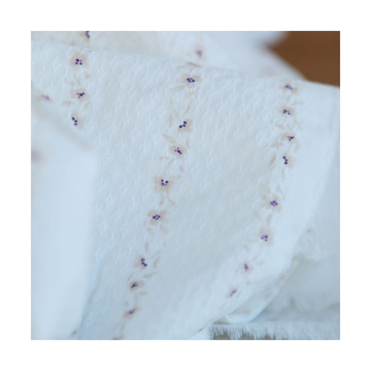 Alicia - Tissu coton texturé imprimé beige Alicia - Tissu coton texturé imprimé beige