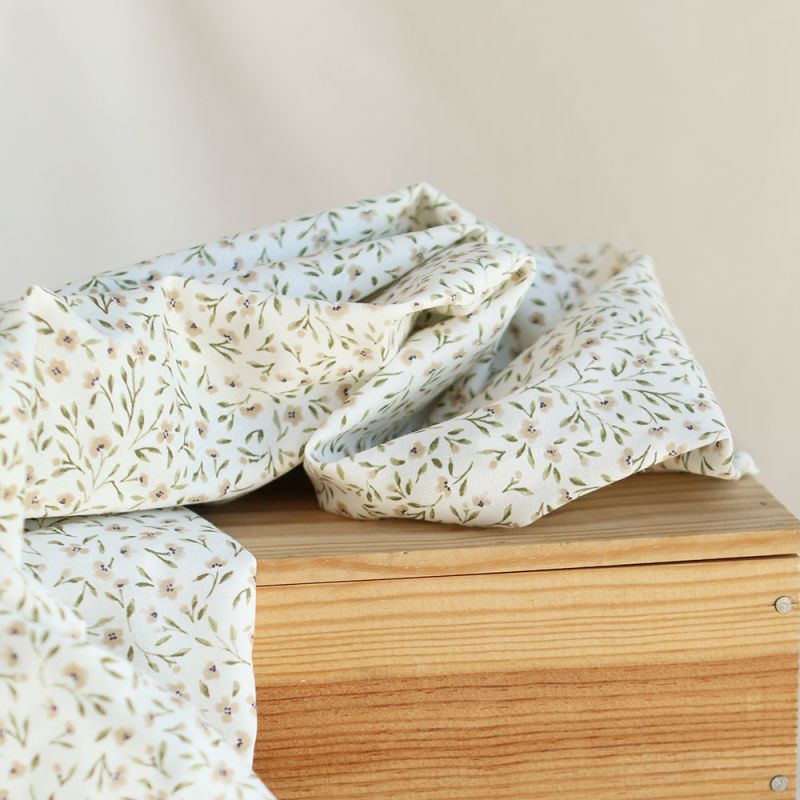 Noémie - Popeline de coton douce qualité SWEET lait fleuri vert et beige